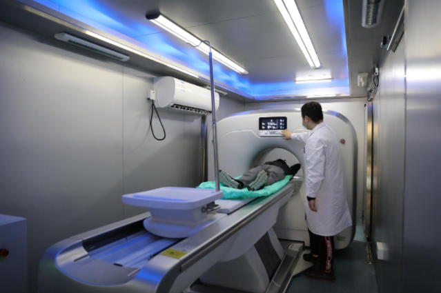 武汉科技大学医院投入首台移动CT车 助力复工复产